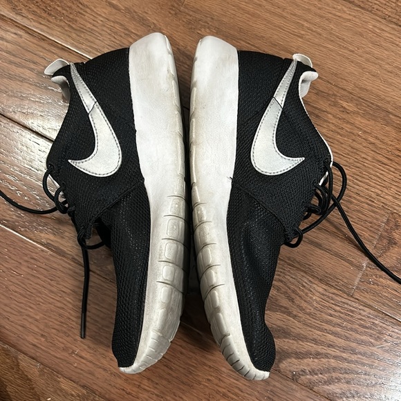 Nike sneakers - Picture 2 of 4